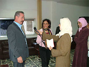 Reporterinnen beim Interview